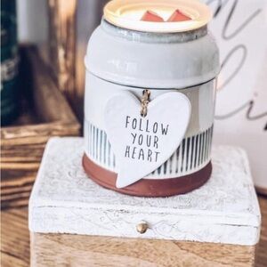 Scentsy Warmer "Follow Your Heart" Retired